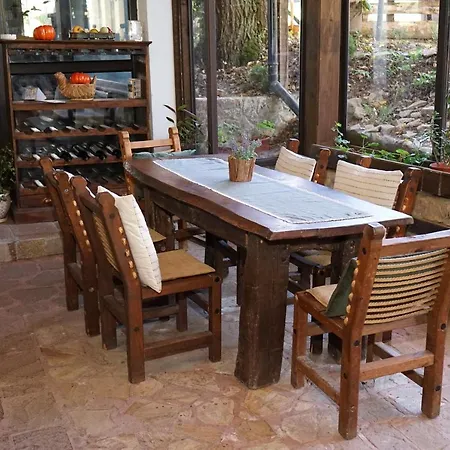 Хотел комплекс правешки ханове 3*