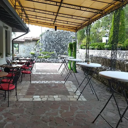 Хотел комплекс правешки ханове 3*