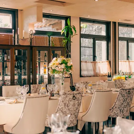 Hotel Complex Praveshki Hanove