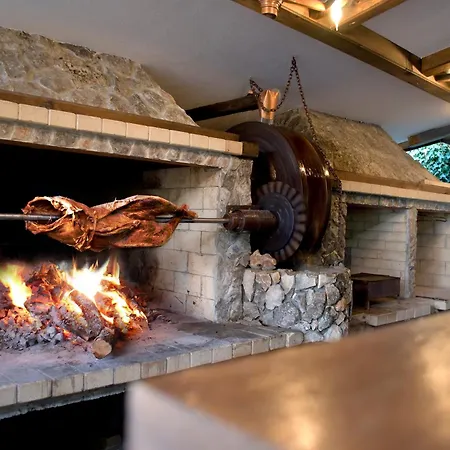 Хотел комплекс правешки ханове 3*