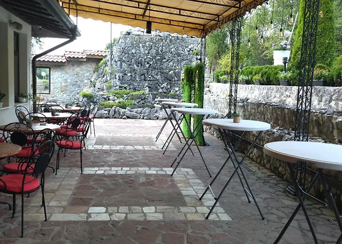 Hotel Complex Praveshki Hanove 3*